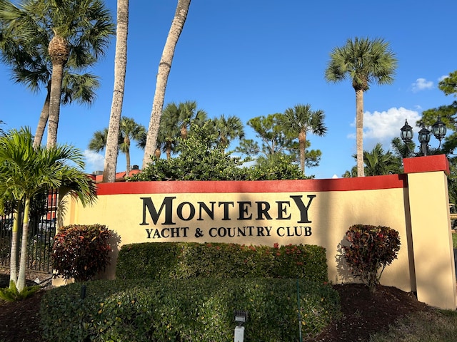 view of community / neighborhood sign