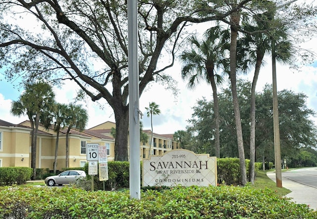 view of community / neighborhood sign