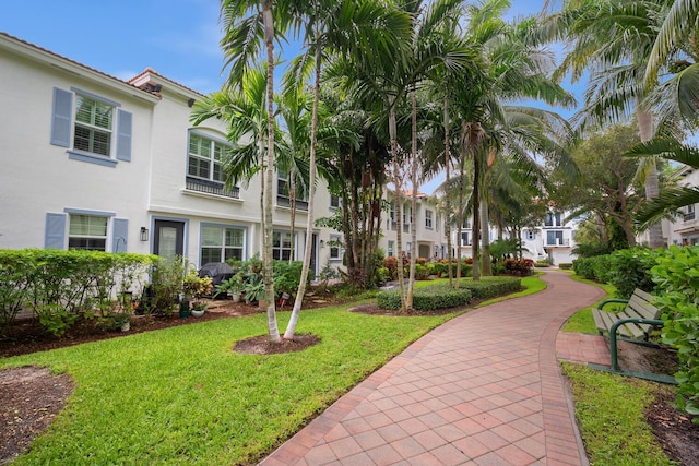 view of home's community featuring a yard