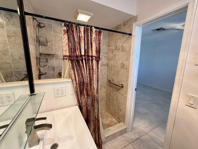 bathroom featuring a shower with shower curtain