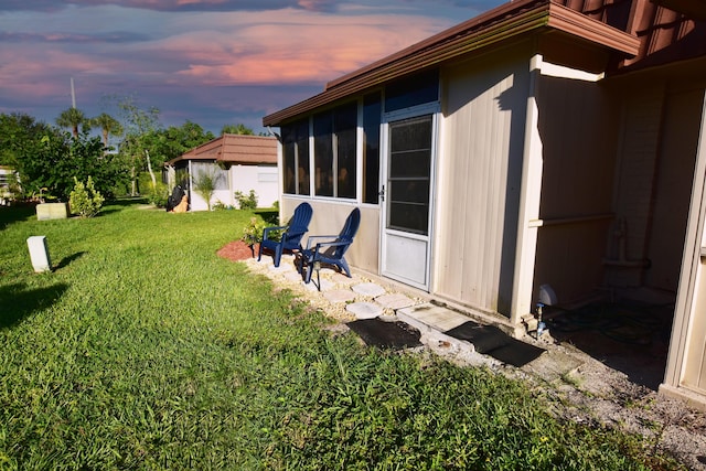 view of yard at dusk