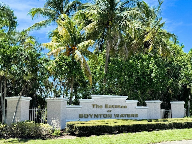 view of community / neighborhood sign