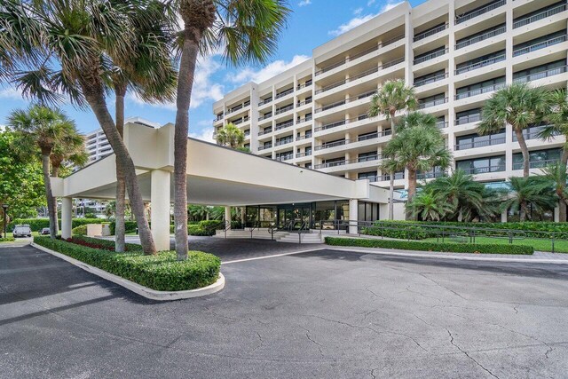 1800 S Ocean Blvd Unit 2A, Boca Raton, FL 33432 - view of property with uncovered parking