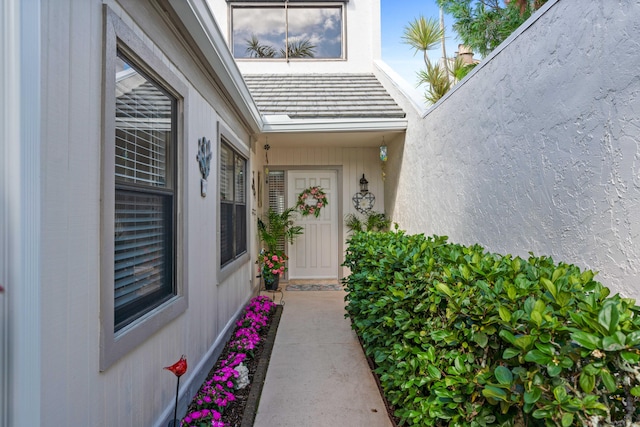 property entrance featuring stucco siding