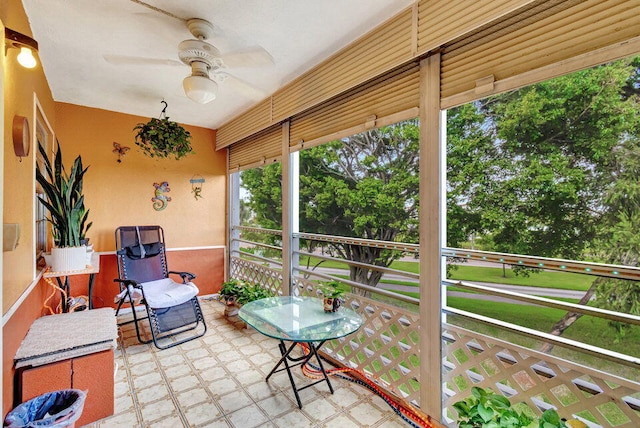 sunroom featuring ceiling fan