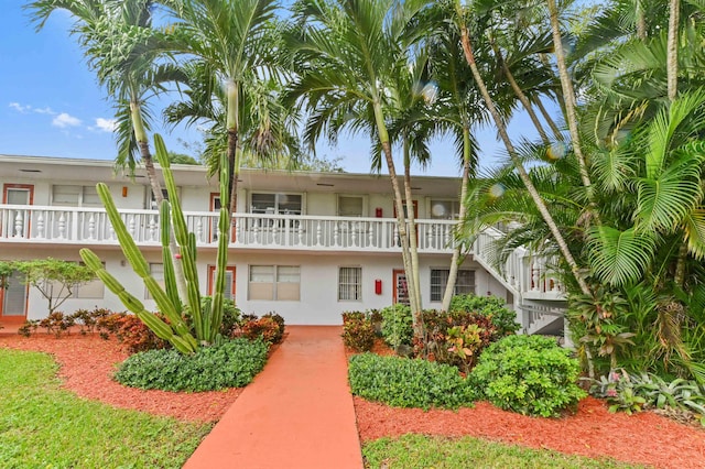 view of front of house featuring a balcony