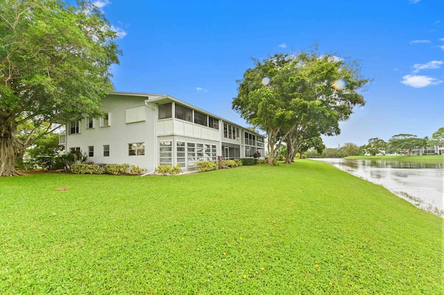 view of yard featuring a water view