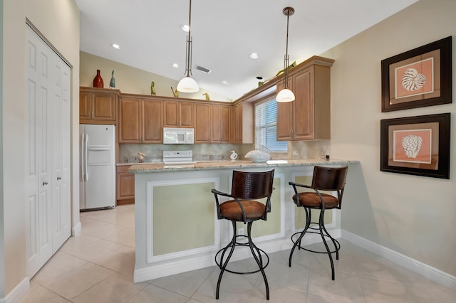 kitchen with vaulted ceiling, kitchen peninsula, decorative light fixtures, and white appliances