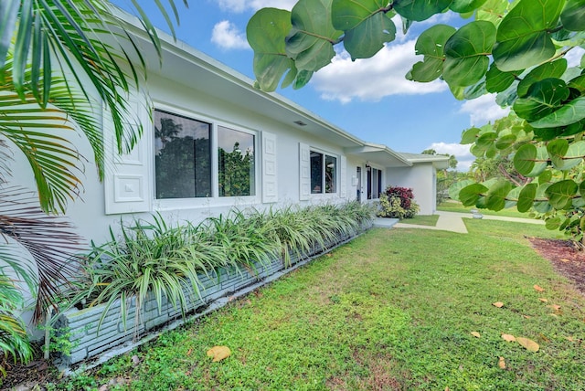 524 Lighthouse Dr, North Palm Beach, FL 33408 - view of green lawn
