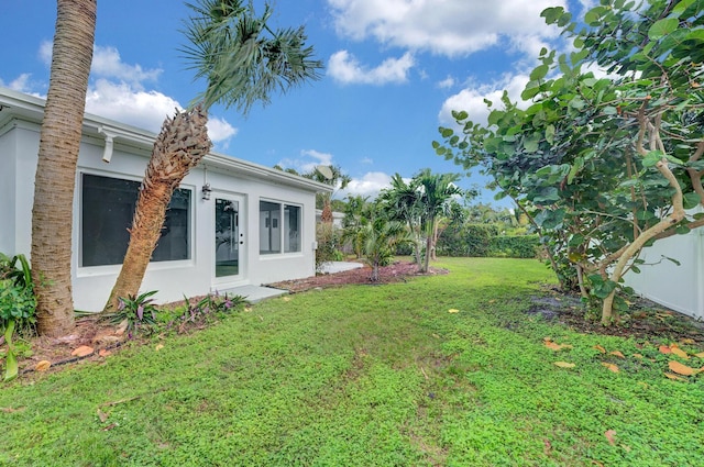 524 Lighthouse Dr, North Palm Beach, FL 33408 - view of grassy yard