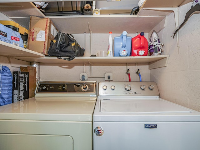 washroom featuring washing machine and clothes dryer