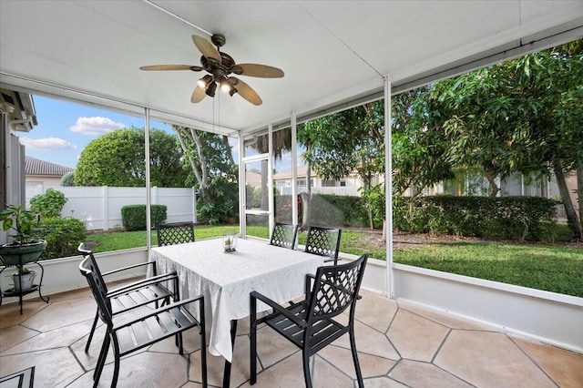 sunroom featuring ceiling fan