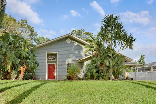 view of front of property with a front yard