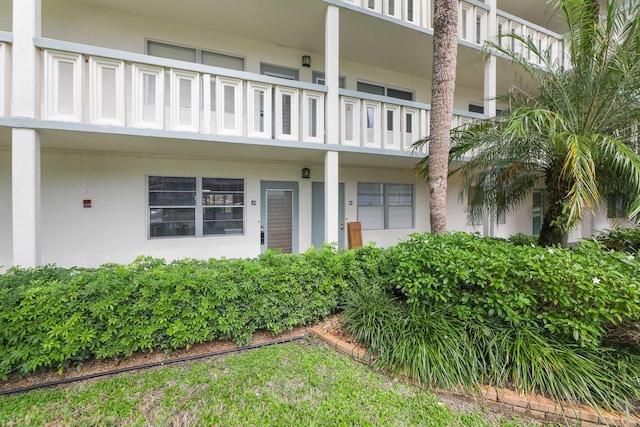 entrance to property with a balcony