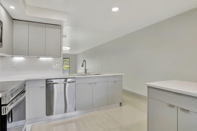 kitchen with kitchen peninsula, sink, and stainless steel appliances