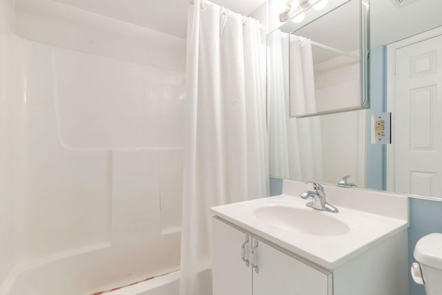 full bathroom featuring vanity, toilet, and shower / tub combo with curtain