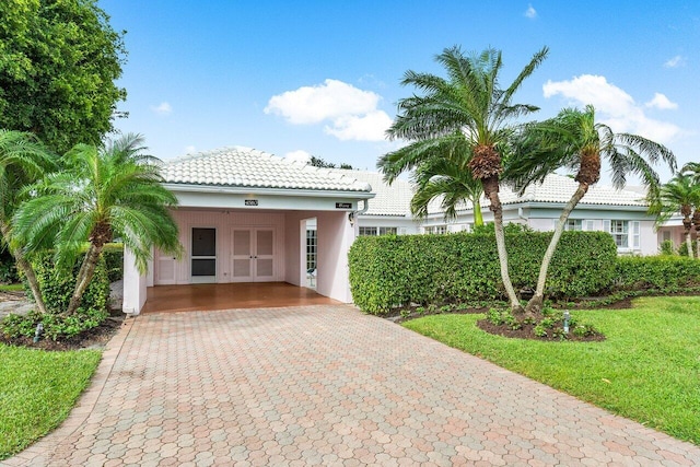 view of front of house with a front lawn