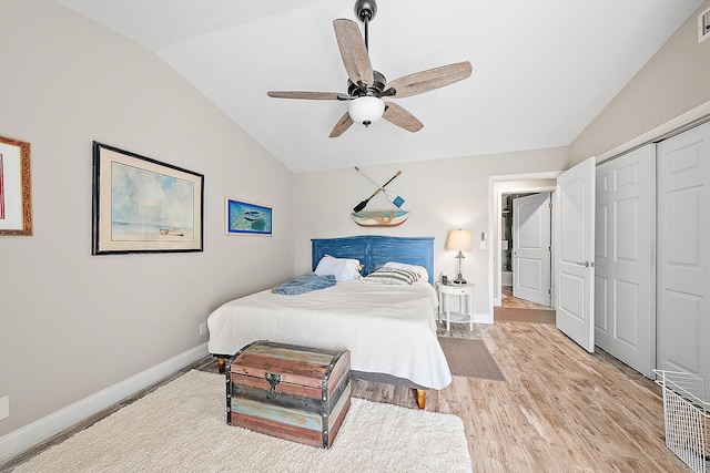 18352 Flagship Cir, Jupiter, FL 33458 - bedroom featuring lofted ceiling, light wood-style floors, a closet, and ceiling fan