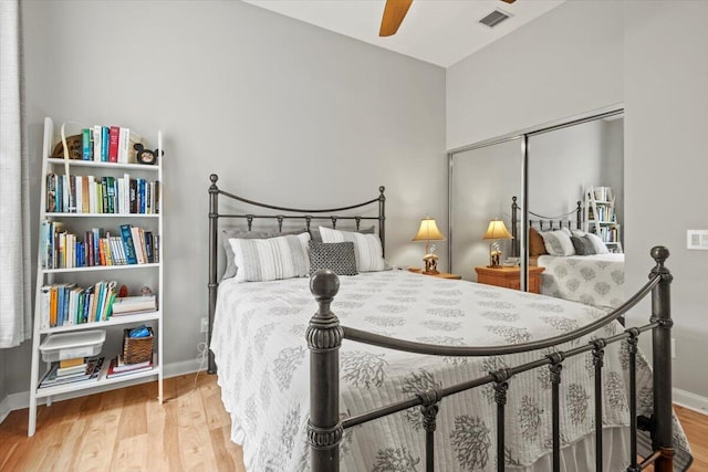 bedroom with hardwood / wood-style floors, ceiling fan, and a closet