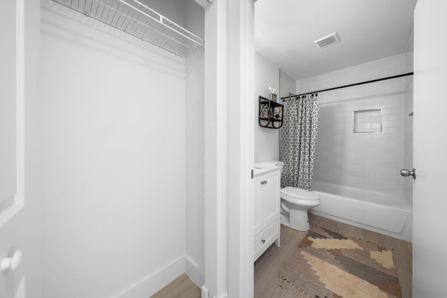 empty room featuring light hardwood / wood-style flooring and ceiling fan