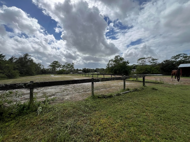 view of yard featuring a rural view