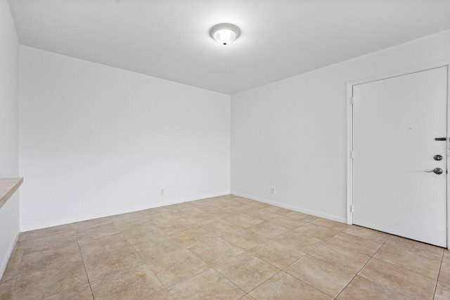 empty room featuring light tile patterned flooring