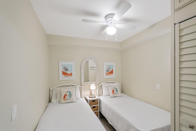 bedroom featuring ceiling fan