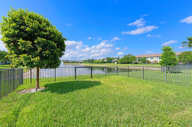 view of yard featuring a water view