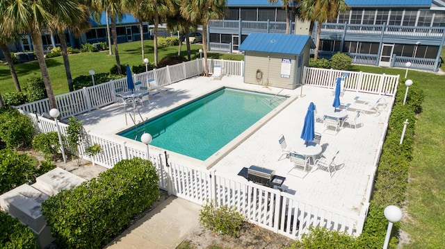 1441 NE 14th Ct Unit 4, Jensen Beach, FL 34957 - community pool with a patio
