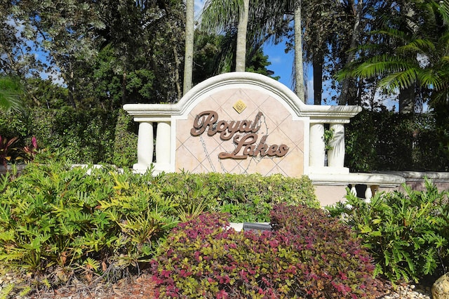 view of community / neighborhood sign