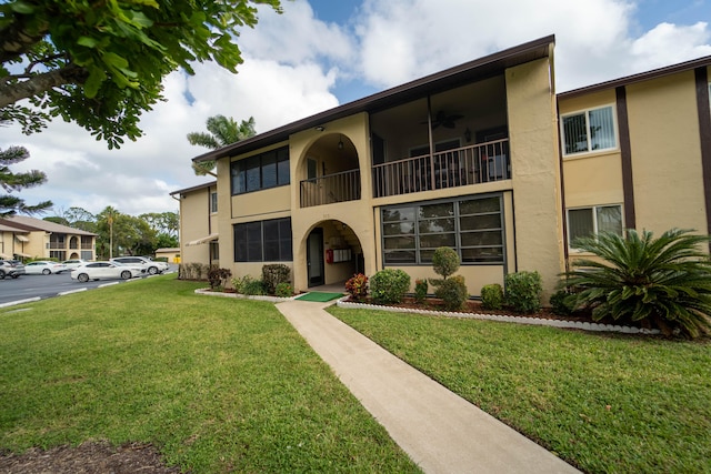 view of front of house with a front lawn