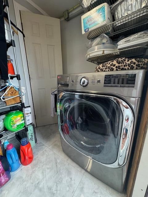 laundry area featuring washer / dryer