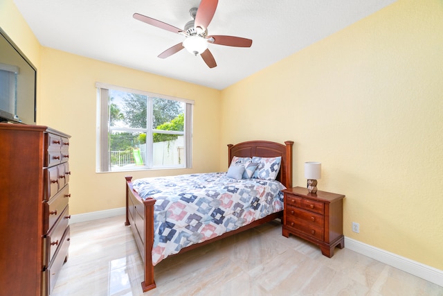 bedroom with ceiling fan