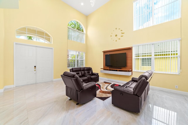 living room featuring a wealth of natural light and a towering ceiling