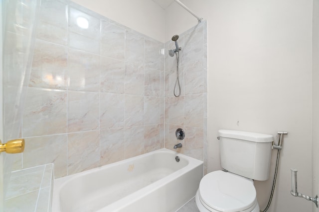 bathroom with tiled shower / bath and toilet