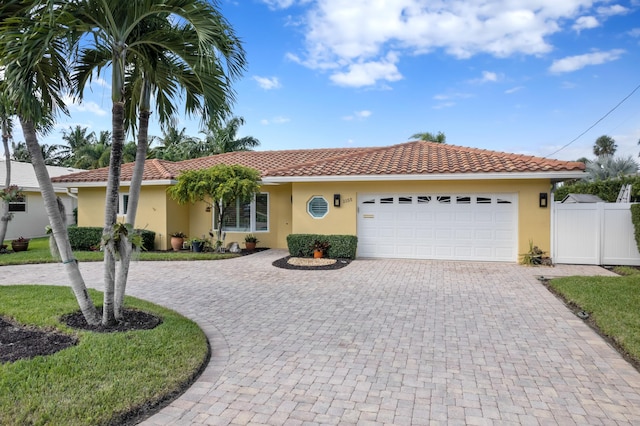 view of front facade featuring a garage