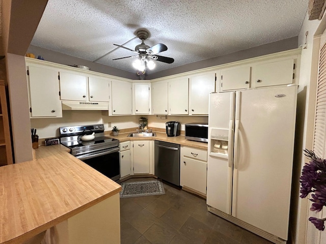 kitchen featuring stainless steel appliances, sink, kitchen peninsula, ceiling fan, and a textured ceiling