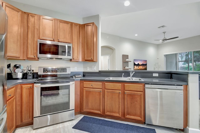 kitchen featuring light hardwood / wood-style floors, ceiling fan, sink, and appliances with stainless steel finishes