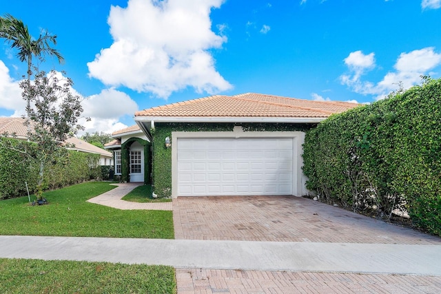 view of front of property featuring a garage and a front yard