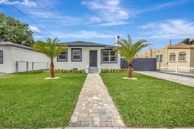 view of front facade featuring a front yard