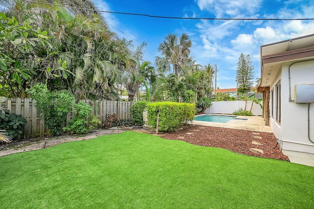 view of yard featuring a fenced in pool