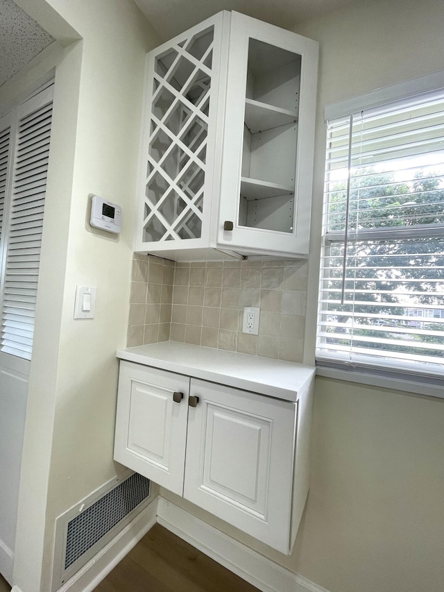 670 Monaco N Unit N, Delray Beach, FL 33446 - bar featuring backsplash, healthy amount of natural light, and baseboards