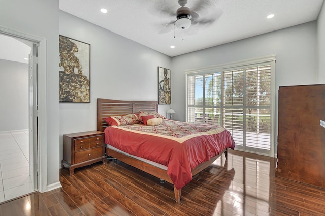 bedroom featuring a textured ceiling, dark hardwood / wood-style floors, and ceiling fan