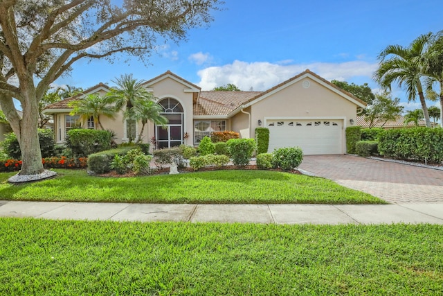 view of front of home featuring a front lawn and a garage