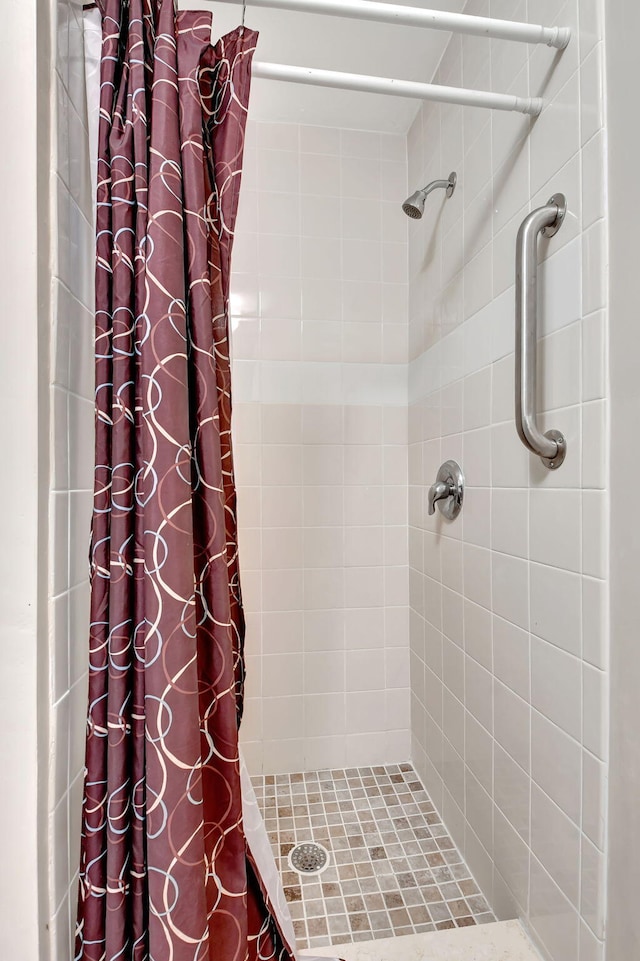 bathroom with curtained shower