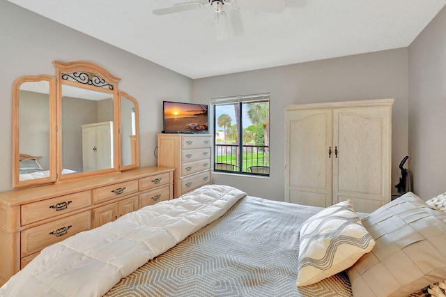 bedroom with ceiling fan