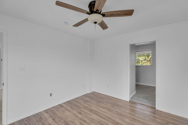 unfurnished room featuring a ceiling fan and light wood-style floors