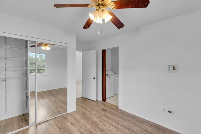 unfurnished bedroom featuring light wood finished floors, a ceiling fan, a textured ceiling, washing machine and dryer, and a closet