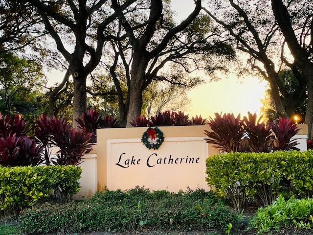 view of community / neighborhood sign