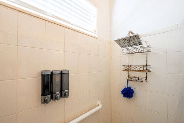 interior details with a tile shower